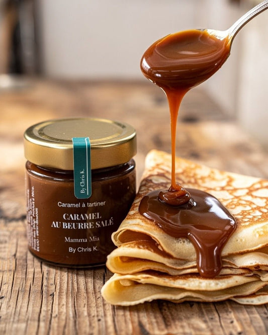 Pot de caramel beurre salé By Chris K avec des crêpes